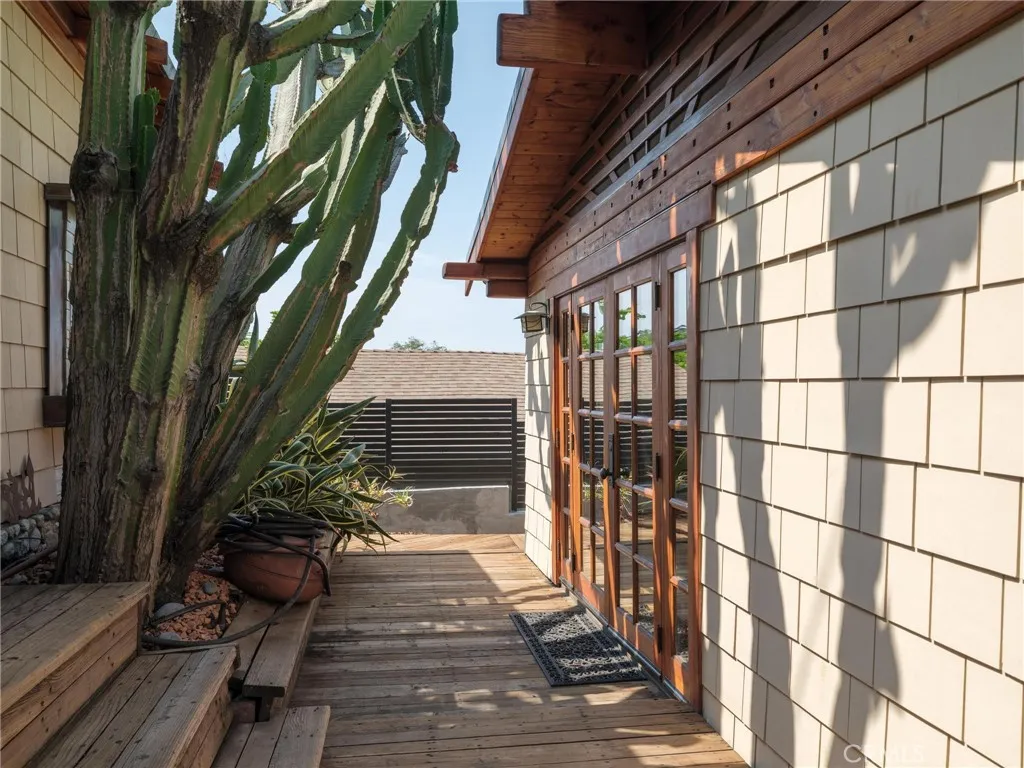 3950 De Longpre Avenue, Los Angeles, California 90027 home-pic-46